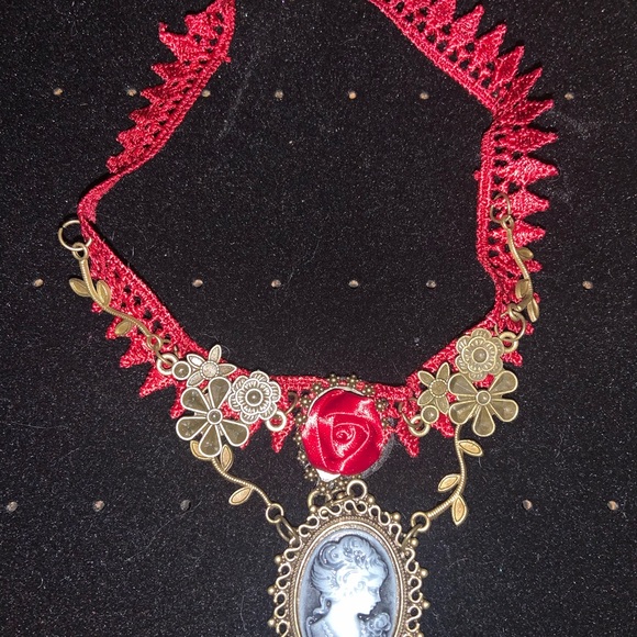 Choker - Picture 3 of 8